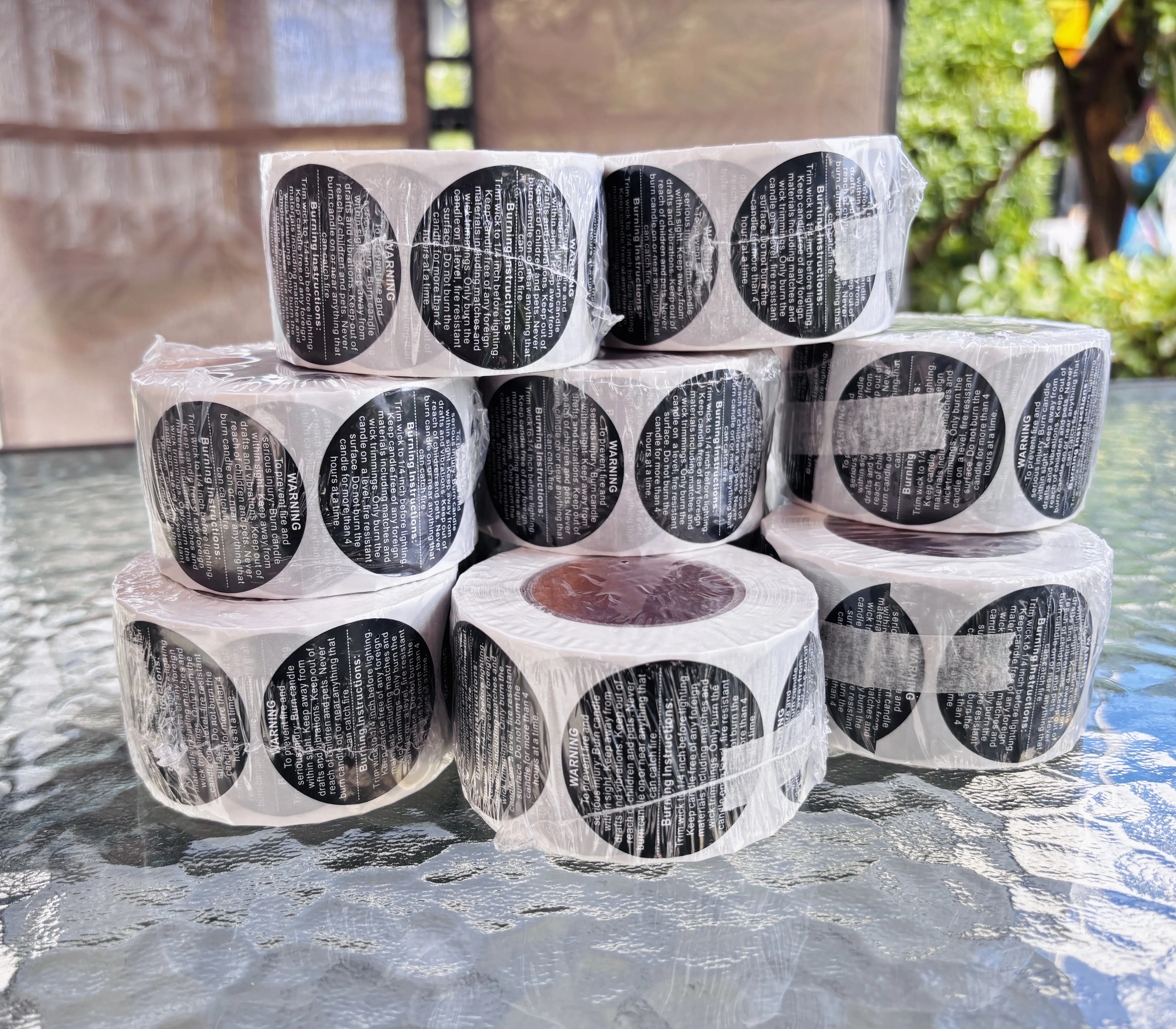 Jojo Pack hat Kunden mit maßgeschneiderten Warnlabels für duftende Kerzen erfolgreich an Kunden geliefert und die Sicherheitsverteidigungslinie der Produkte gestärkt.