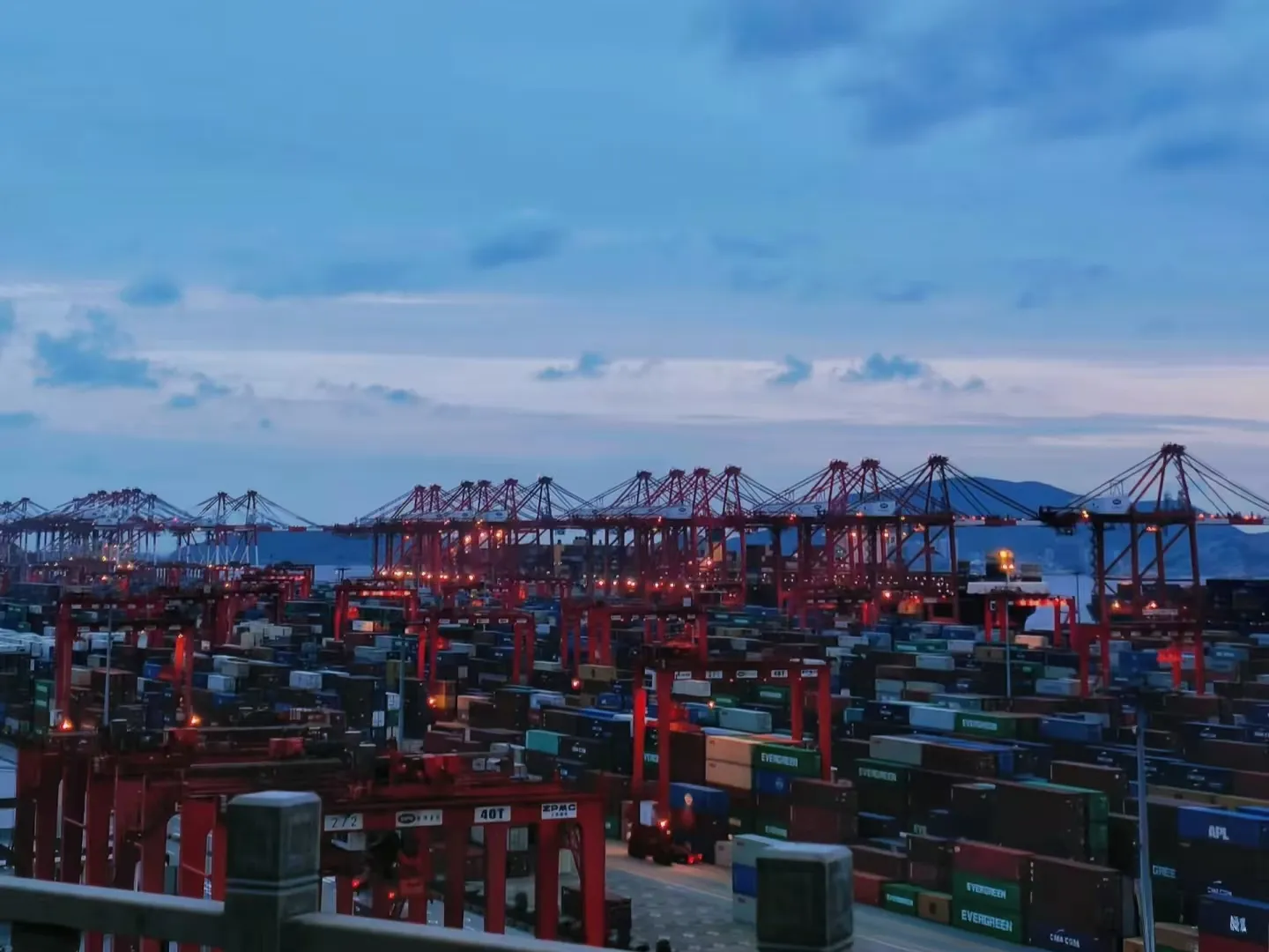 Der Gesamtwert des chinesischen Import- und Exporthandels erreichte 41,21 Billionen Yuan.