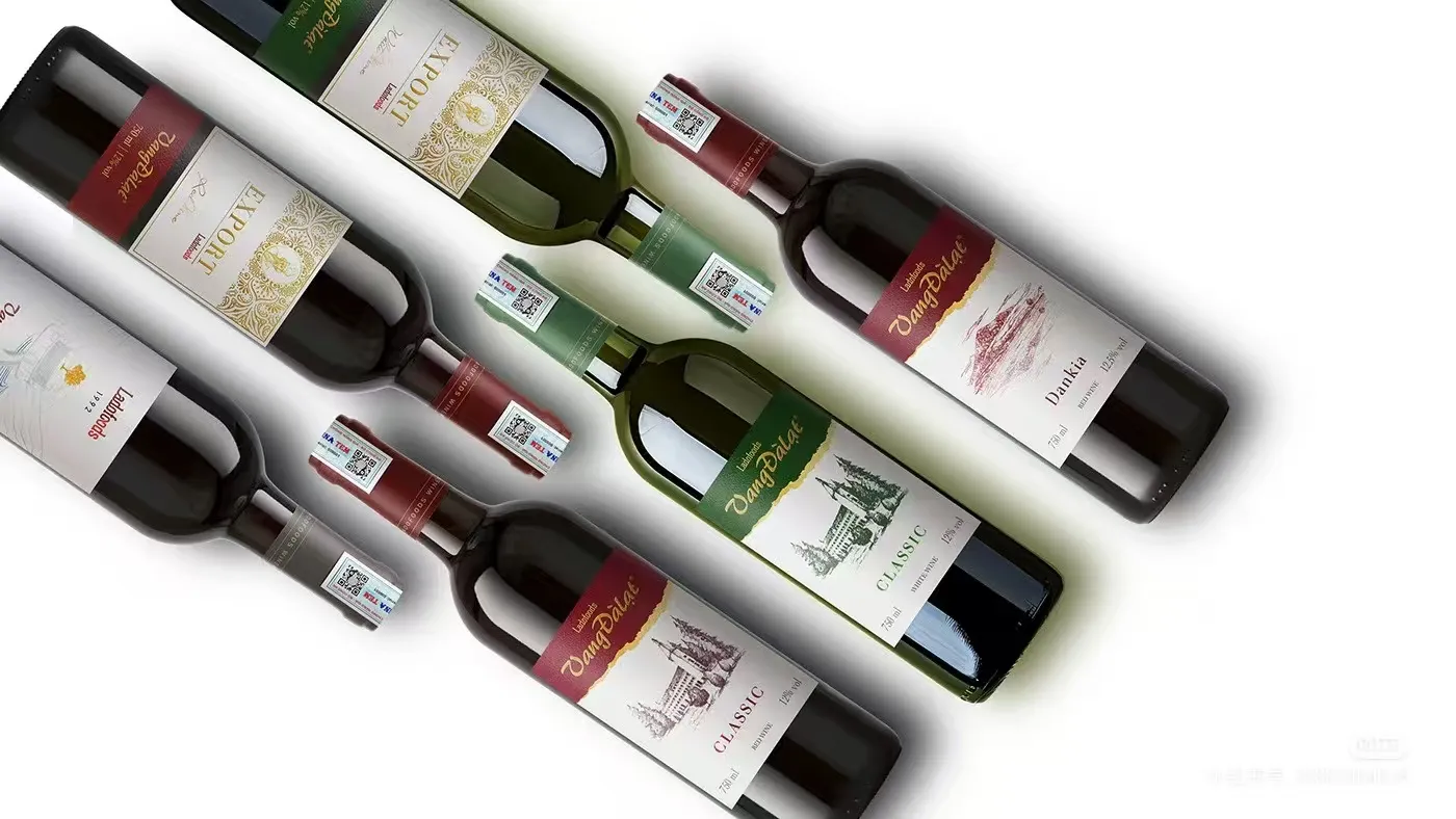 Welche Techniken werden üblicherweise für Weinetiketten verwendet?